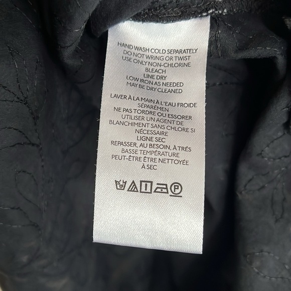 By Anthropologie Popover Leaf Printed Black White V Neck Blouse - Picture 8 of 11